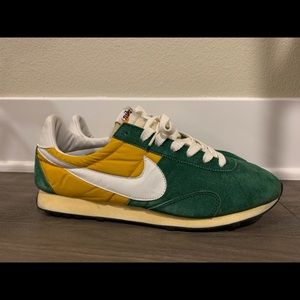 Nike Waffle Racer Oregon’s size 10 Men